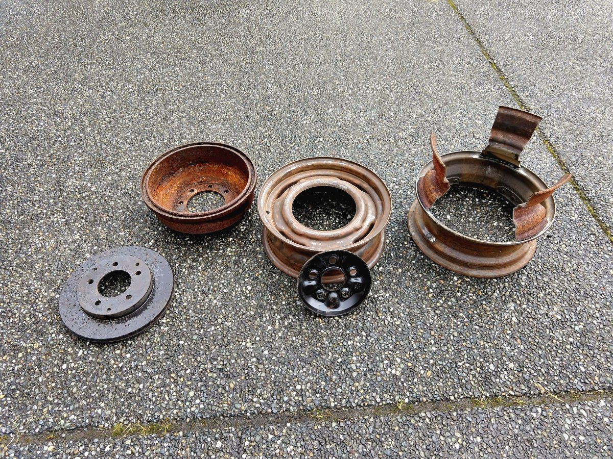 Как из старых автомобильных дисков собрать уличный очаг - фото 25