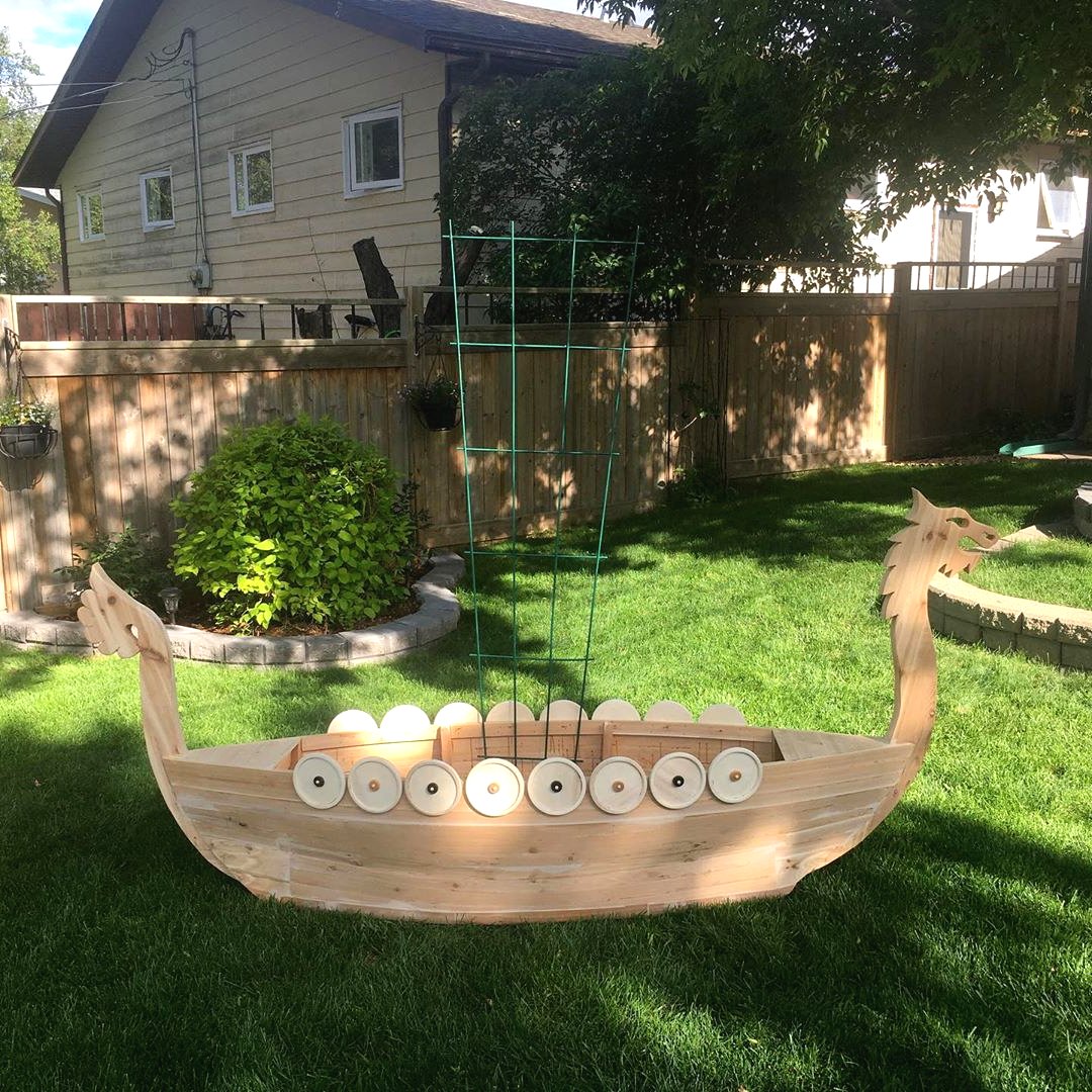 Необычная клумба в форме корабля - фото 3