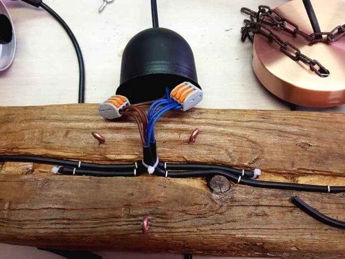 Интересная подвесная лампа из дерева - фото 8