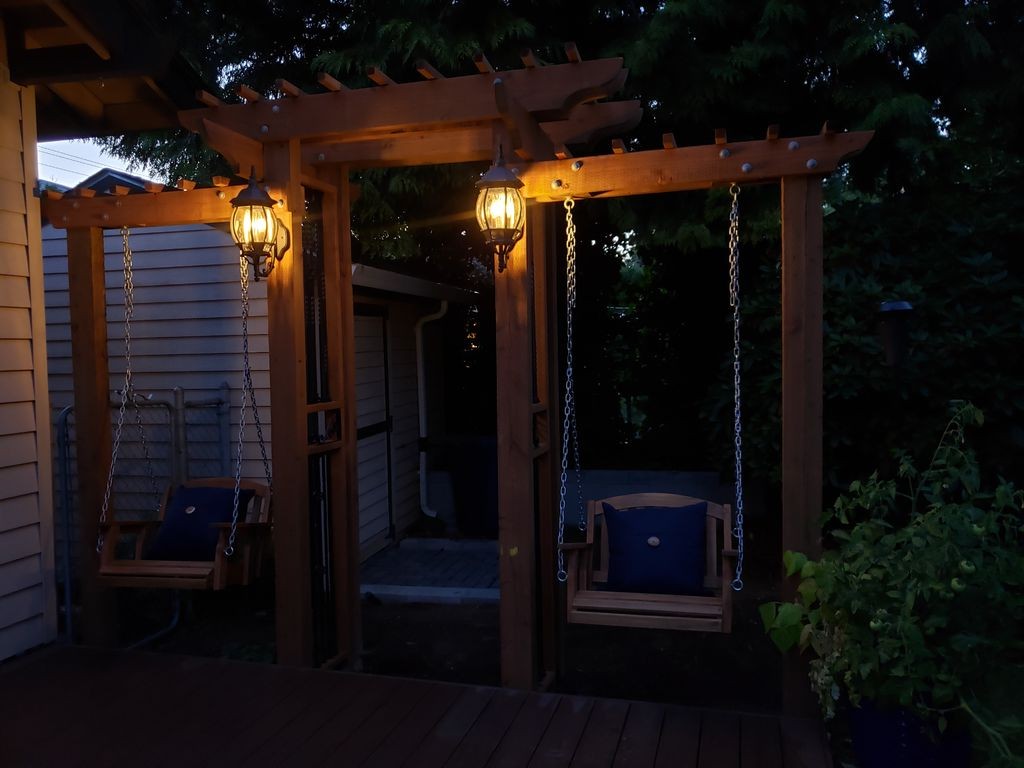 Арка из дерева с двойными качелями - фото 58