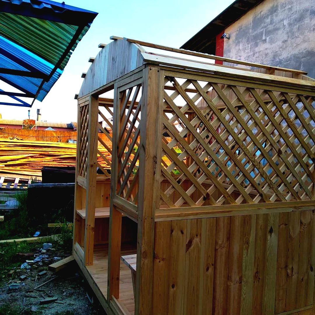 Интересная беседка из дерева - фото 6