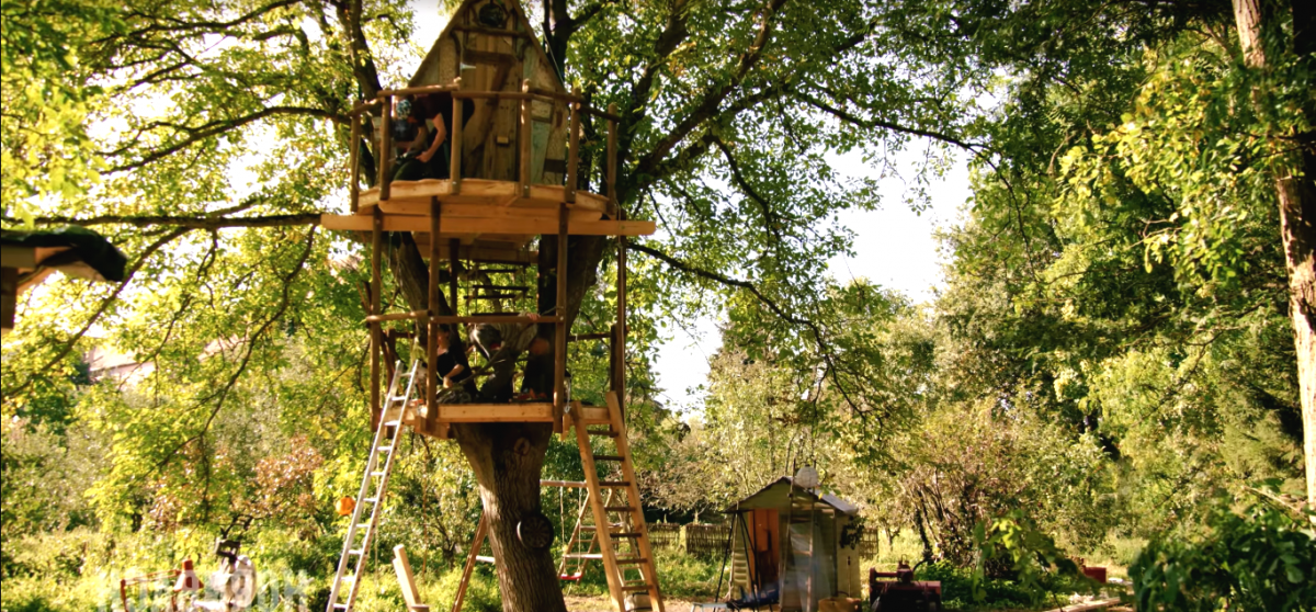 Оригинальный подвесной домик на дереве - фото 3