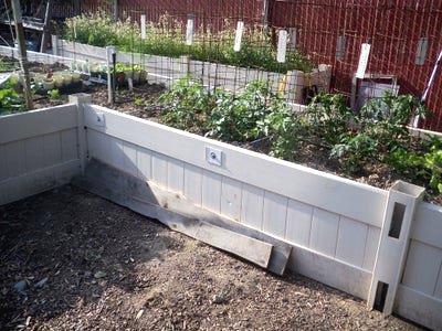 Грядки из пластиковых панелий - фото 2