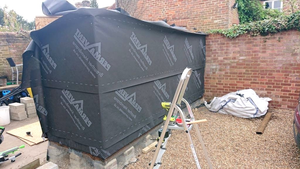 Современный сарай из дерева - фото 12