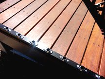 Стена из винных бутылок - фото 3