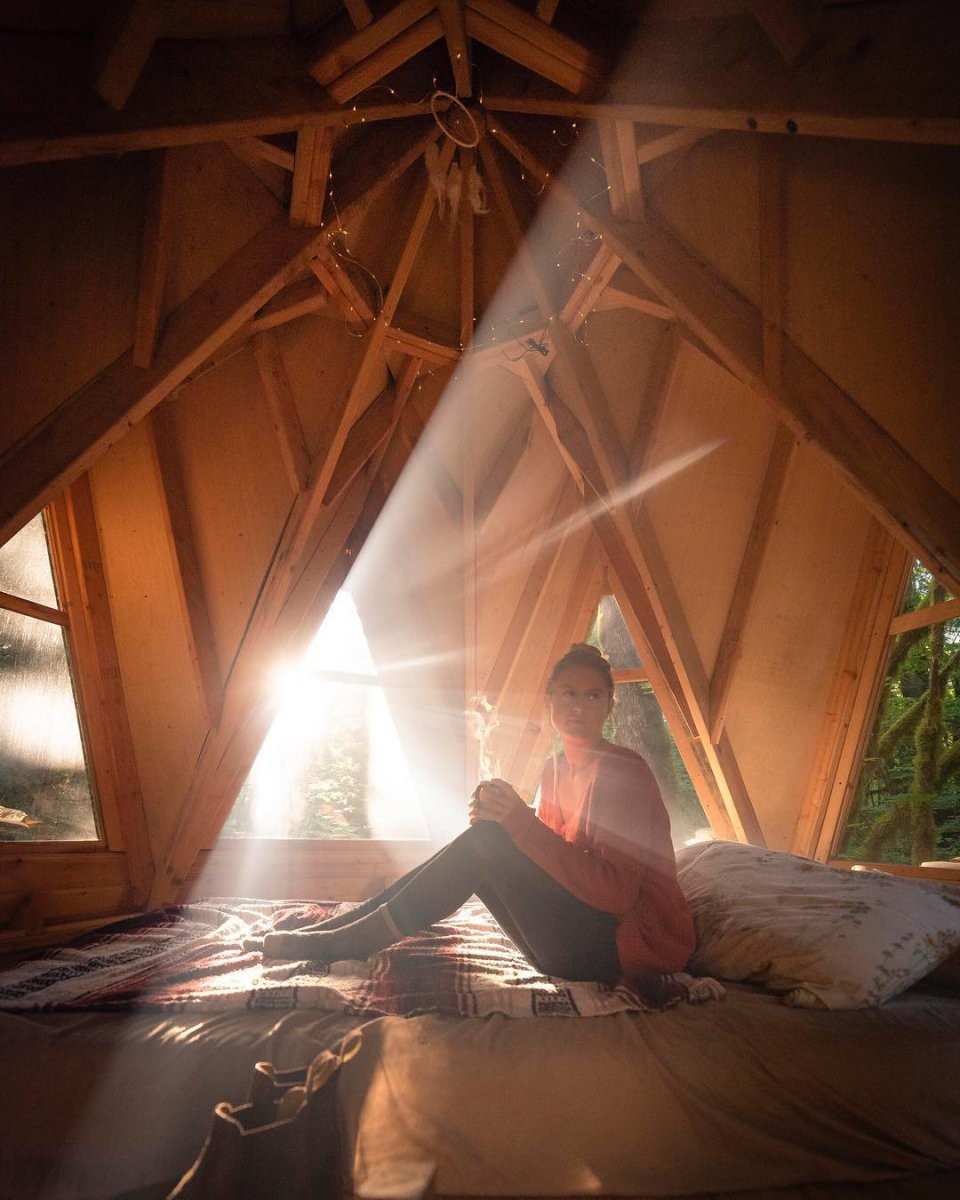 Дом с необычной крышей - фото 21