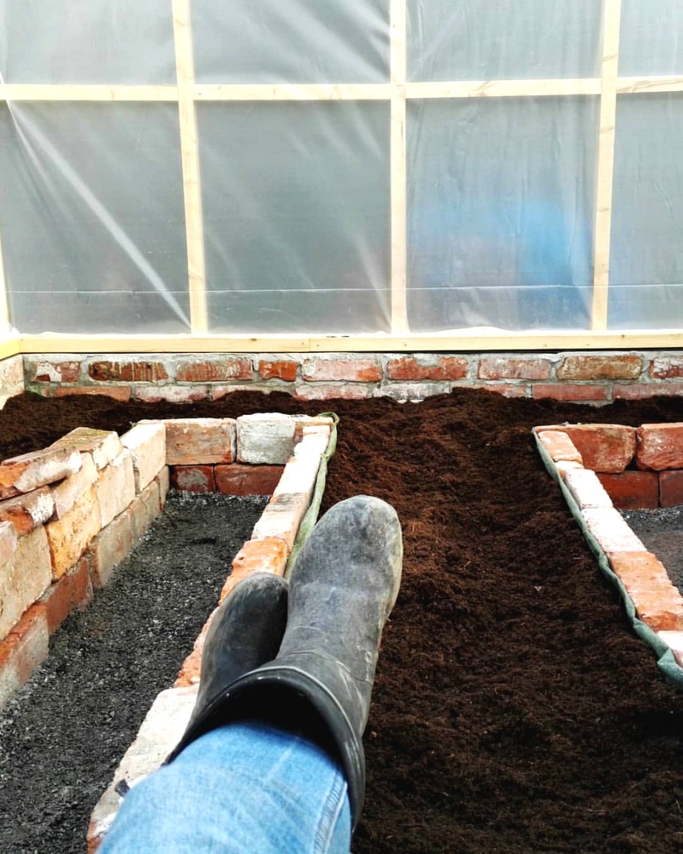 Пленочная теплица на деревянном каркасе - фото 3