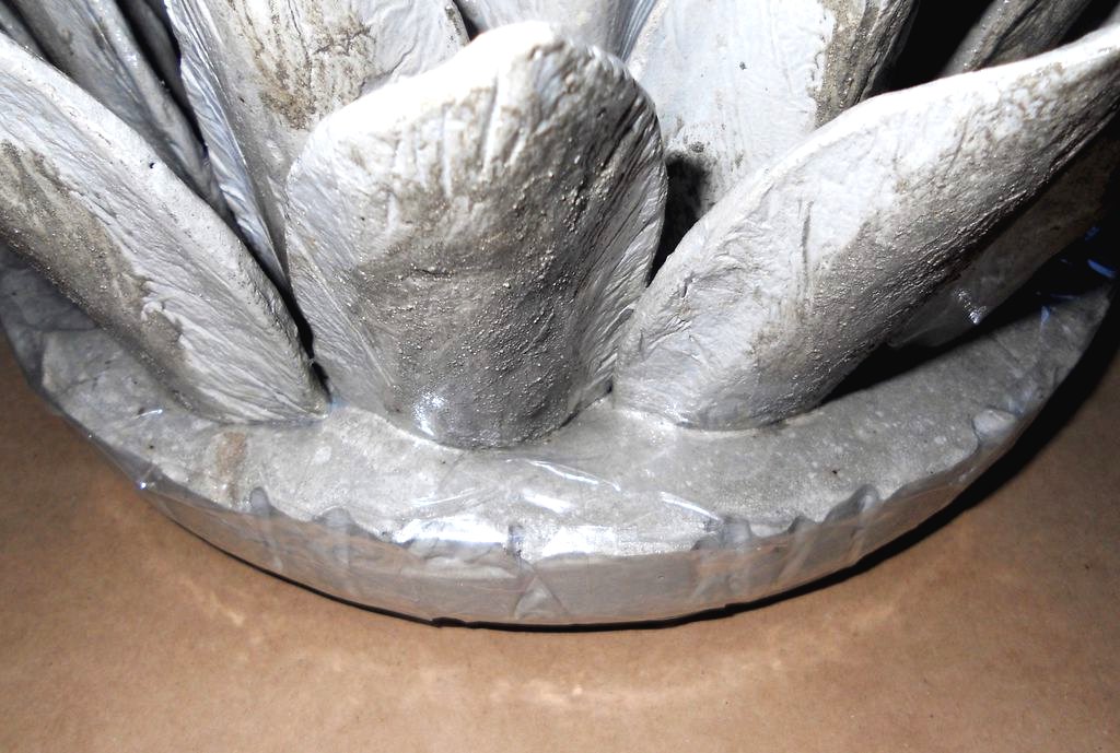 Клумба из цемента в форме лилии - фото 15