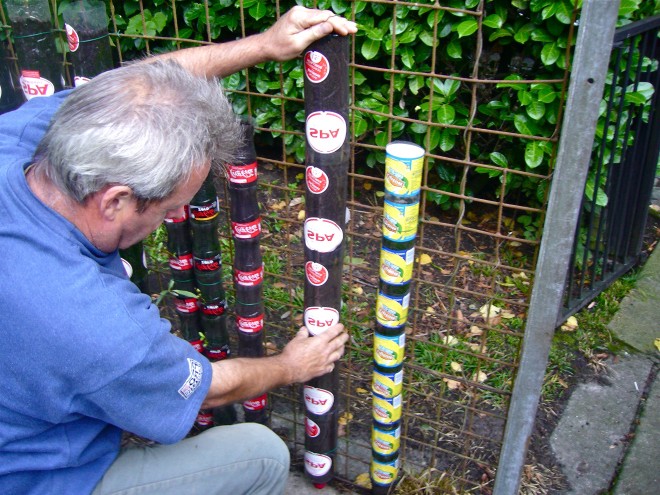 Вертикальный сад из пластиковых бутылок - фото 6