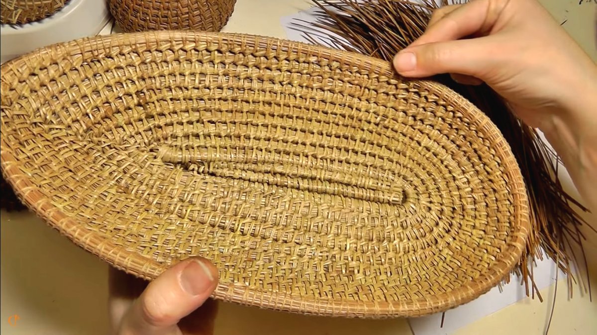 Плетеные корзины из хвойных иголок - фото 4