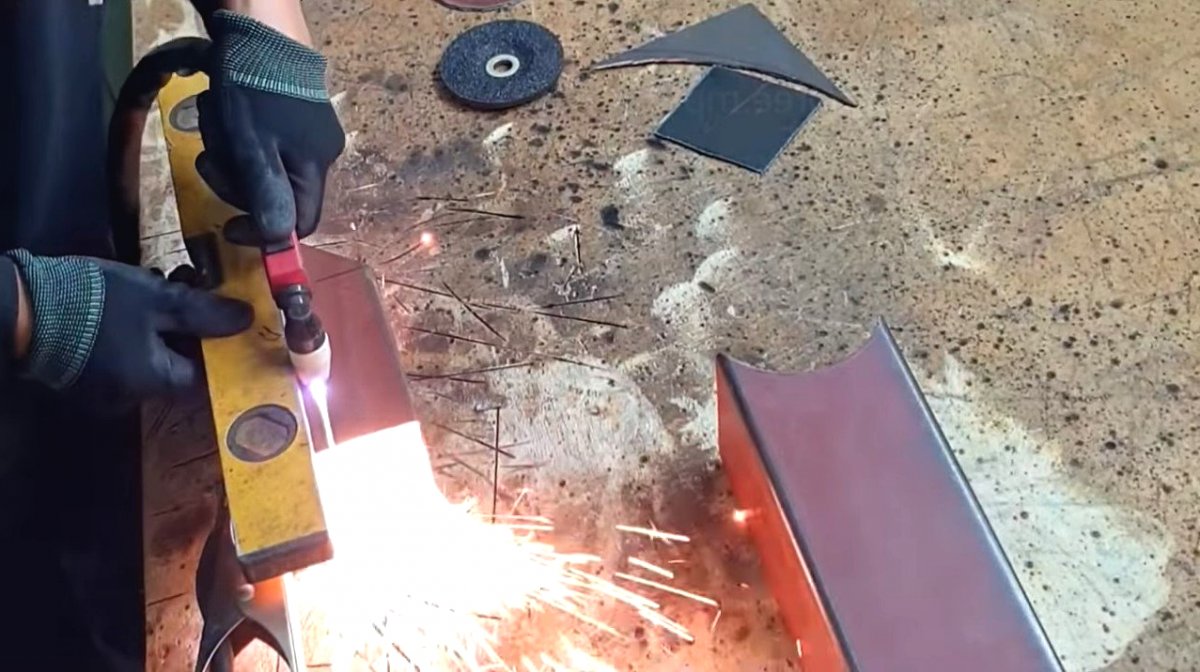 Небольшая печь с конфоркой и варочной плоскостью - фото 3