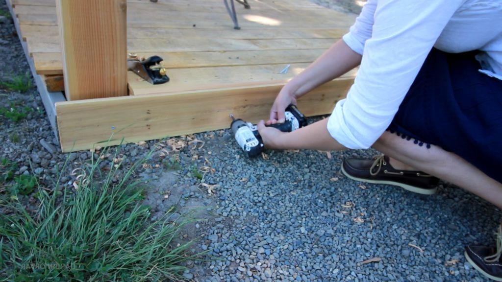 Уютная беседка с декоративной решеткой - фото 21