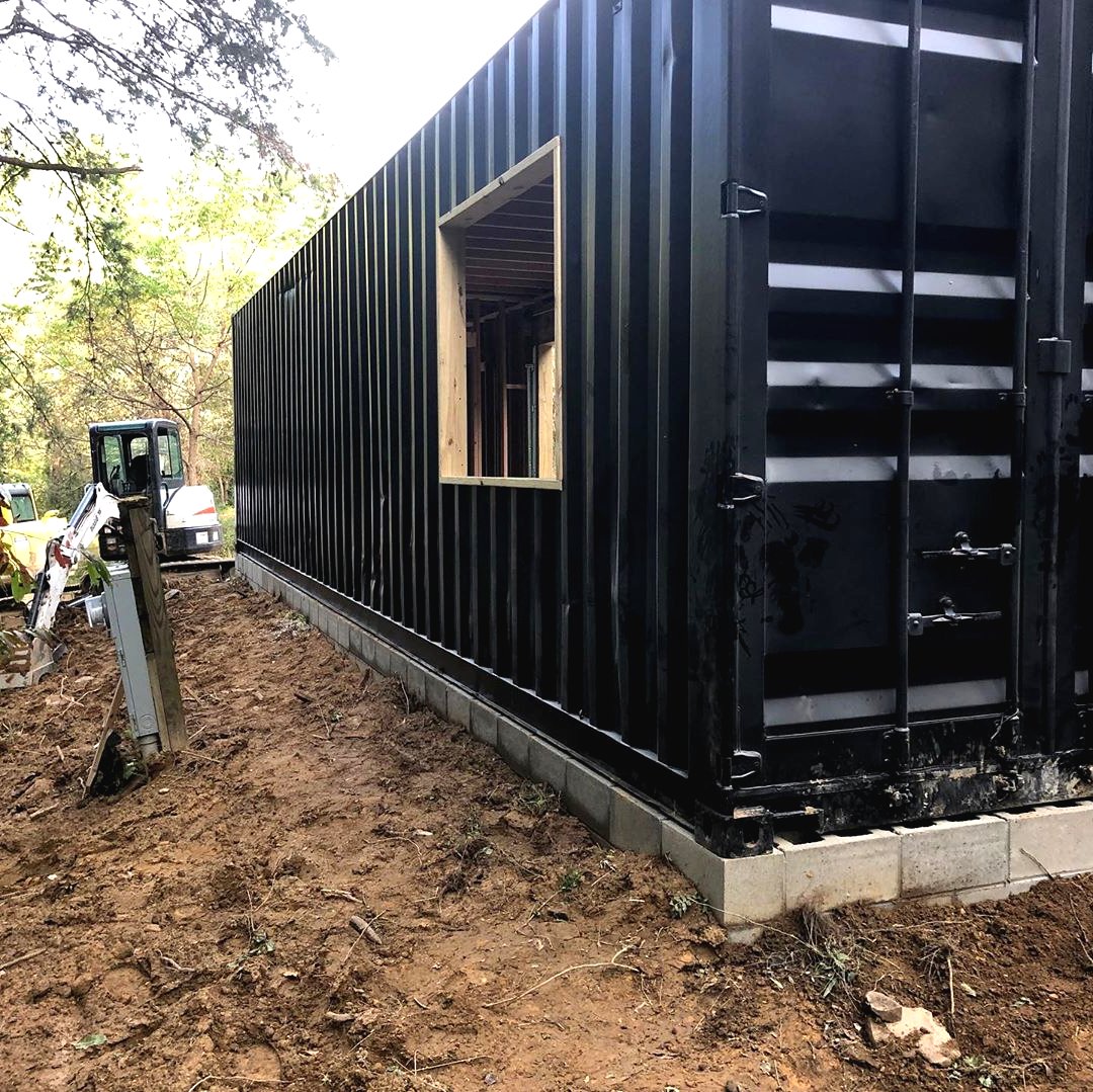 Интересный дом из морского контейнера - фото 5