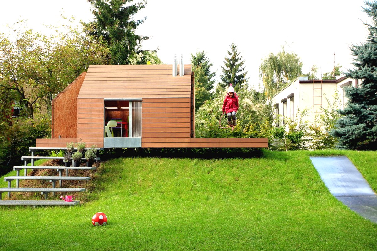 Очень необычный игровой детский домик из дерева - фото 2