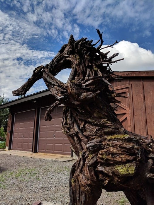 Скульптура лошади из коряг - фото 12