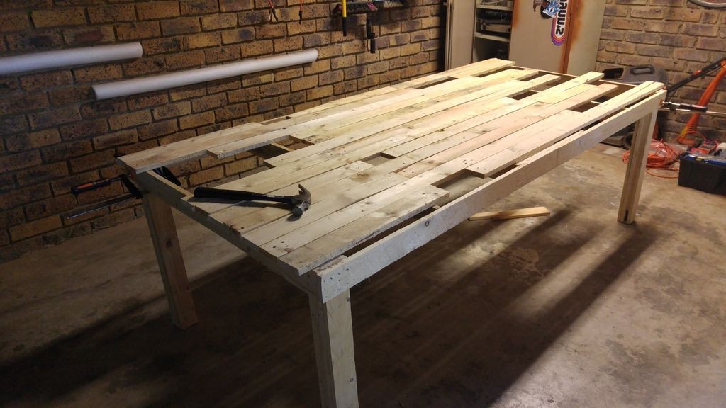 Деревянный стол из поддонов - фото 5