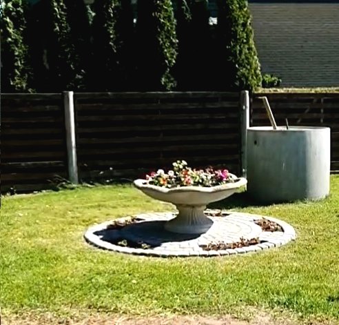 Как можно красиво оформить клумбу для цветов своими руками - фото 9