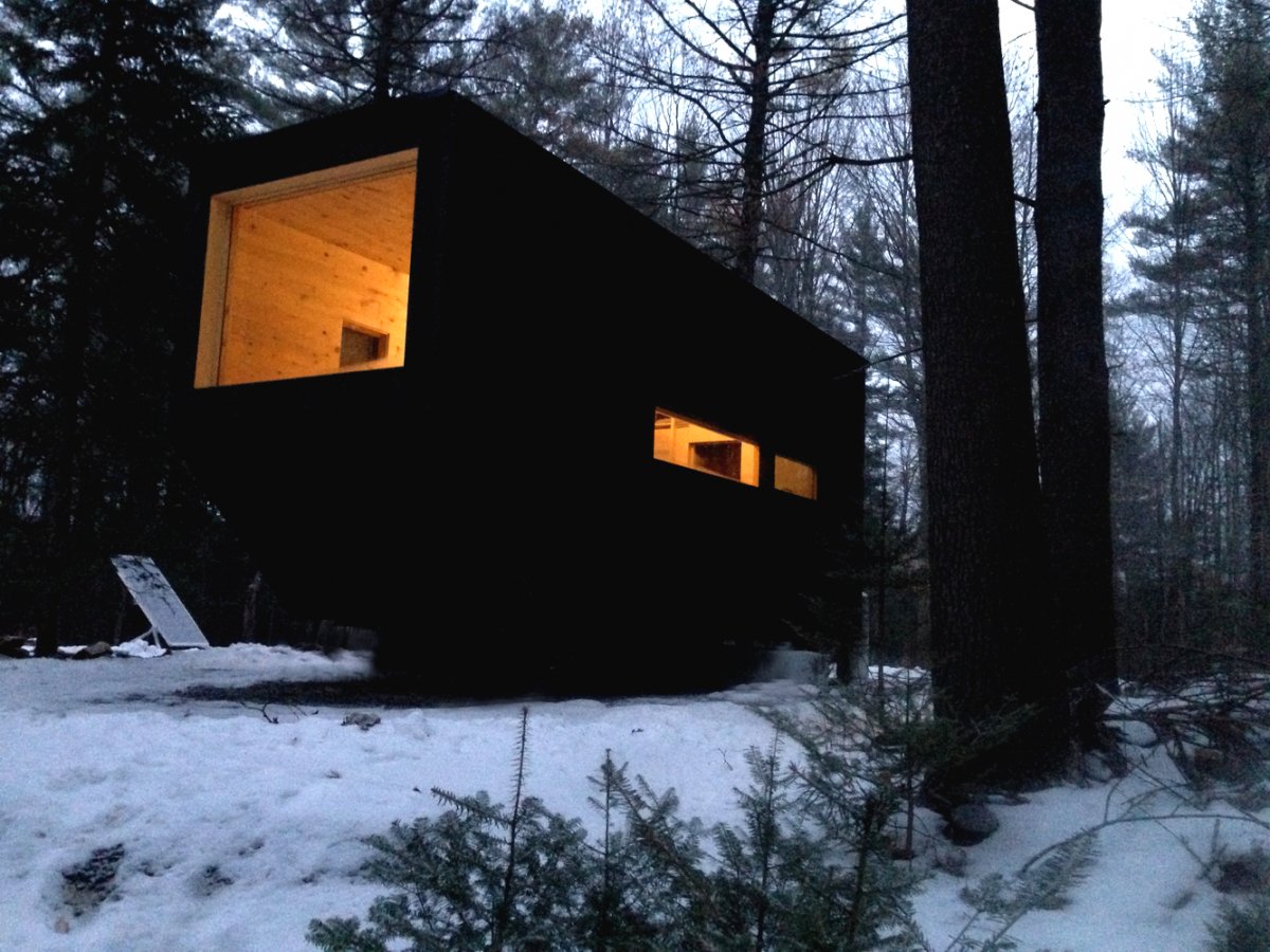 Маленький домик на колесах для дачи - фото 9