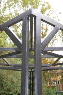 Пергола из железных профилей - фото 30