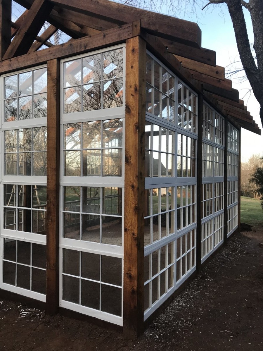 Удивительная оранжерея из старых окон - фото 20