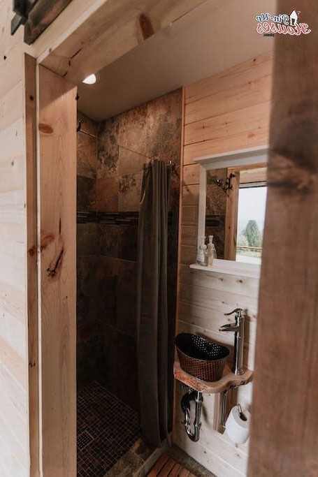 Необычный деревянный дом - фото 10