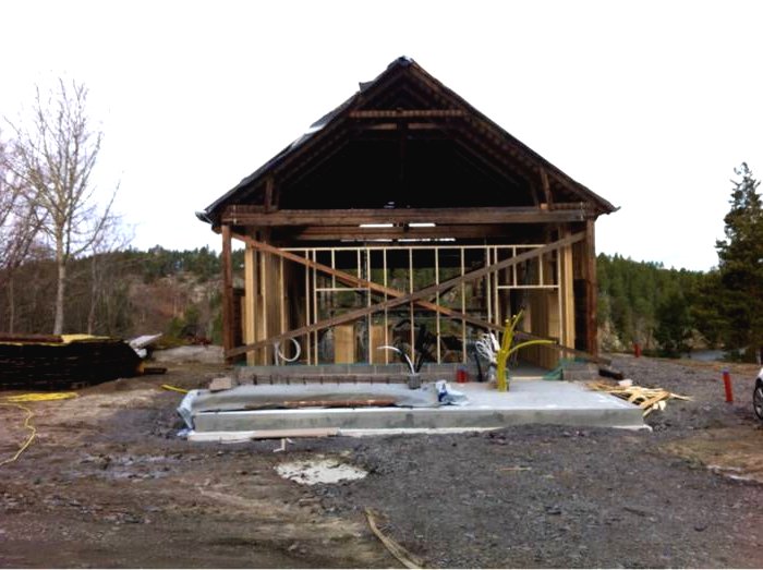 Необычный дом с видом на озеро - фото 11