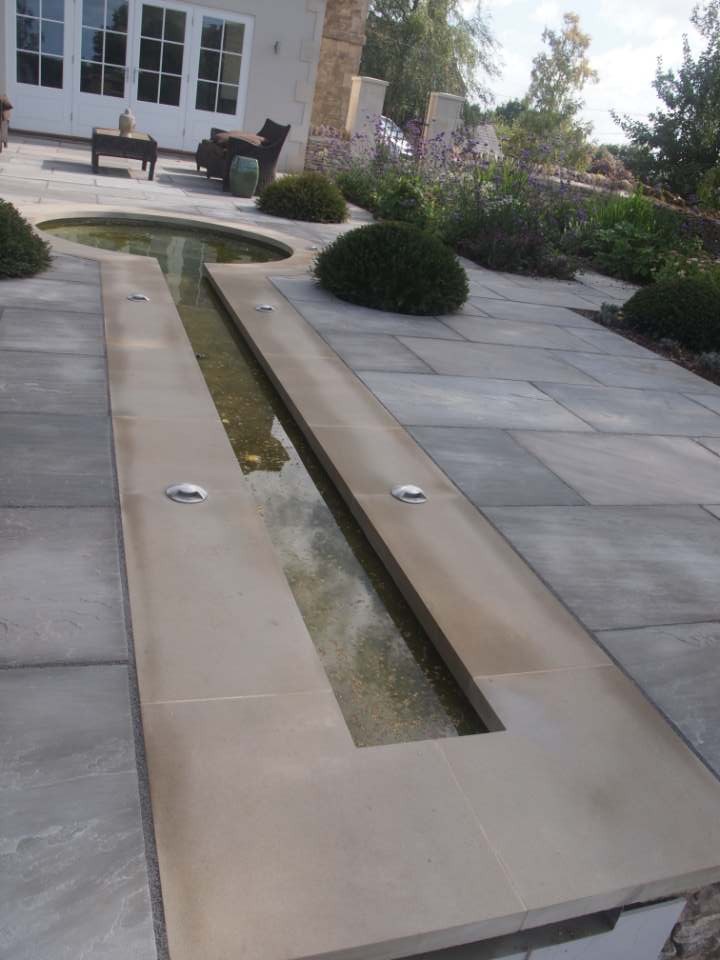 Терраса из камня с прудом - фото 5