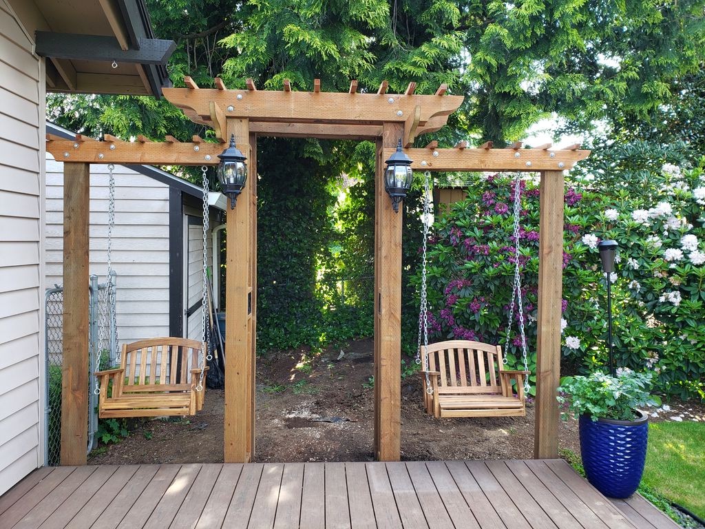 Арка из дерева с двойными качелями - фото 57