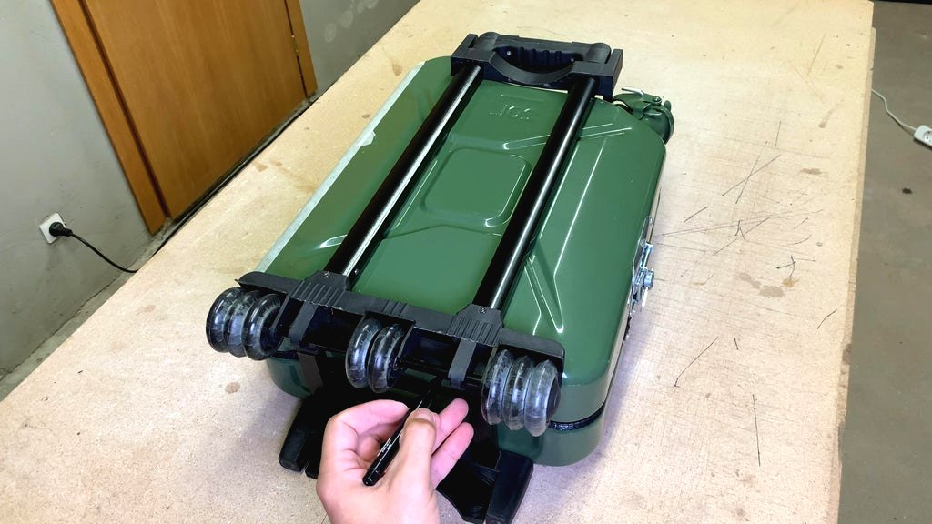 Чемодан из канистры своими руками - фото 17