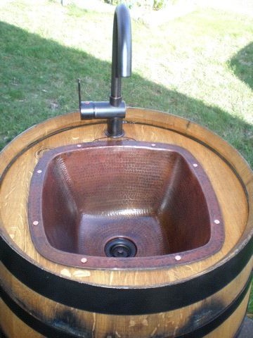 Из деревянной бочки раковина - фото 2