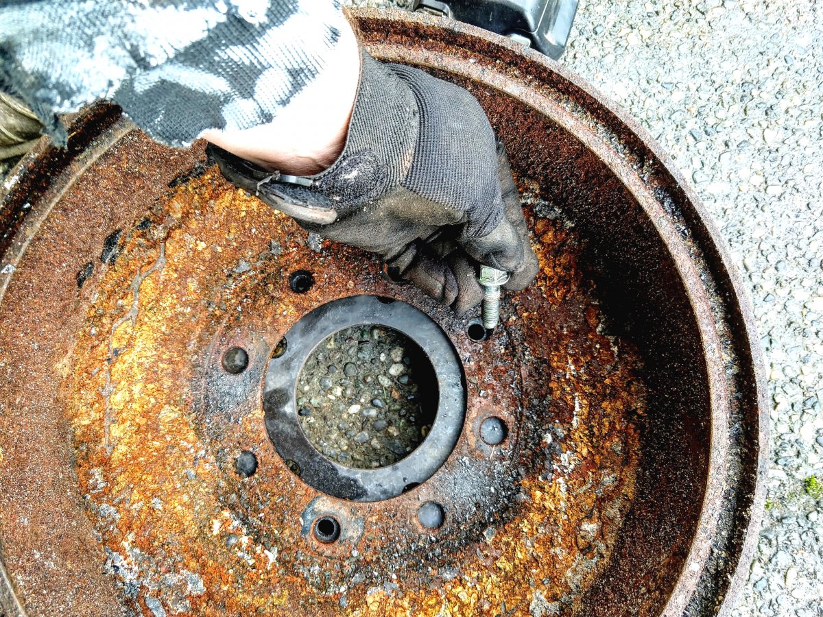 Как из старых автомобильных дисков собрать уличный очаг - фото 12