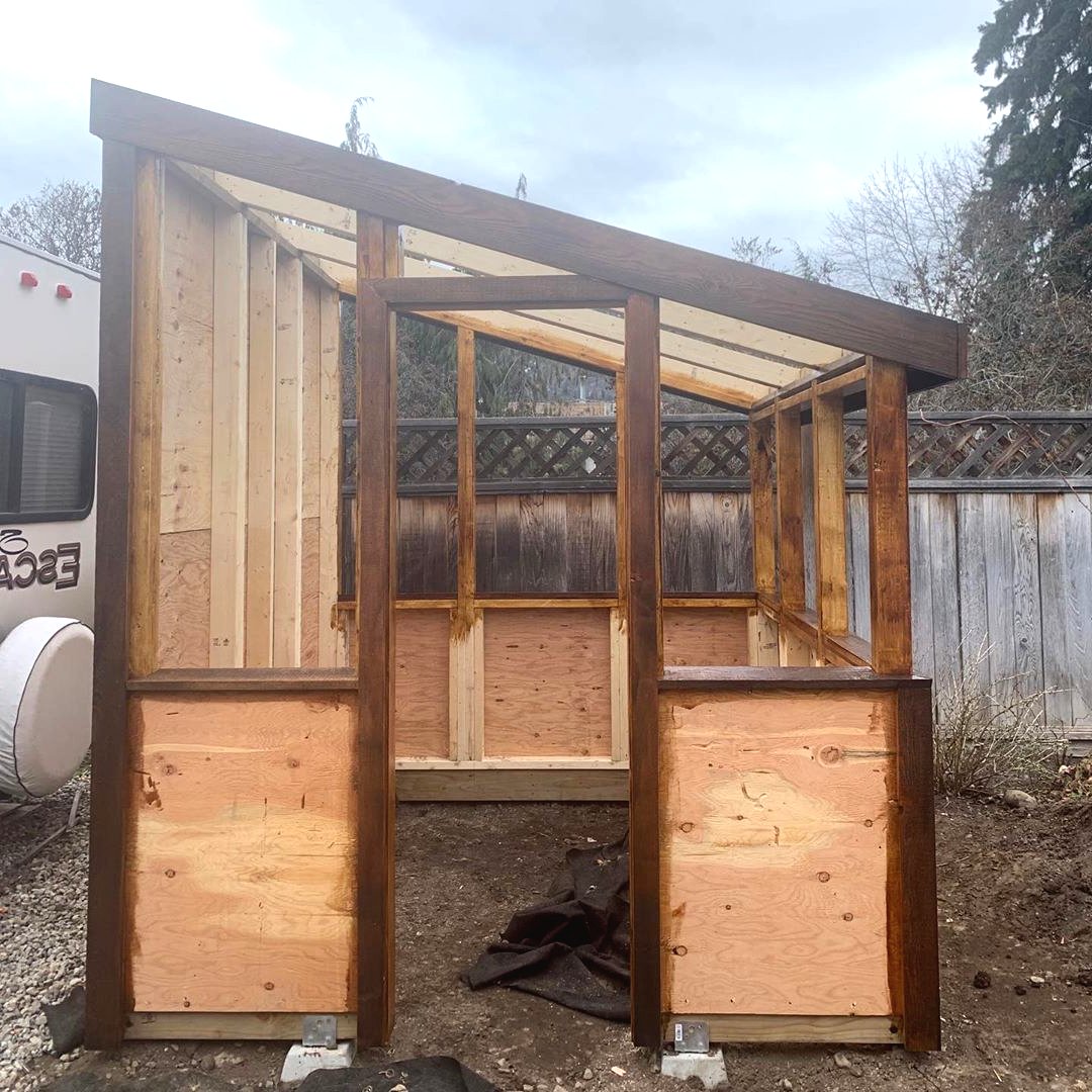 Как собрать небольшой парник из дерева - фото 5