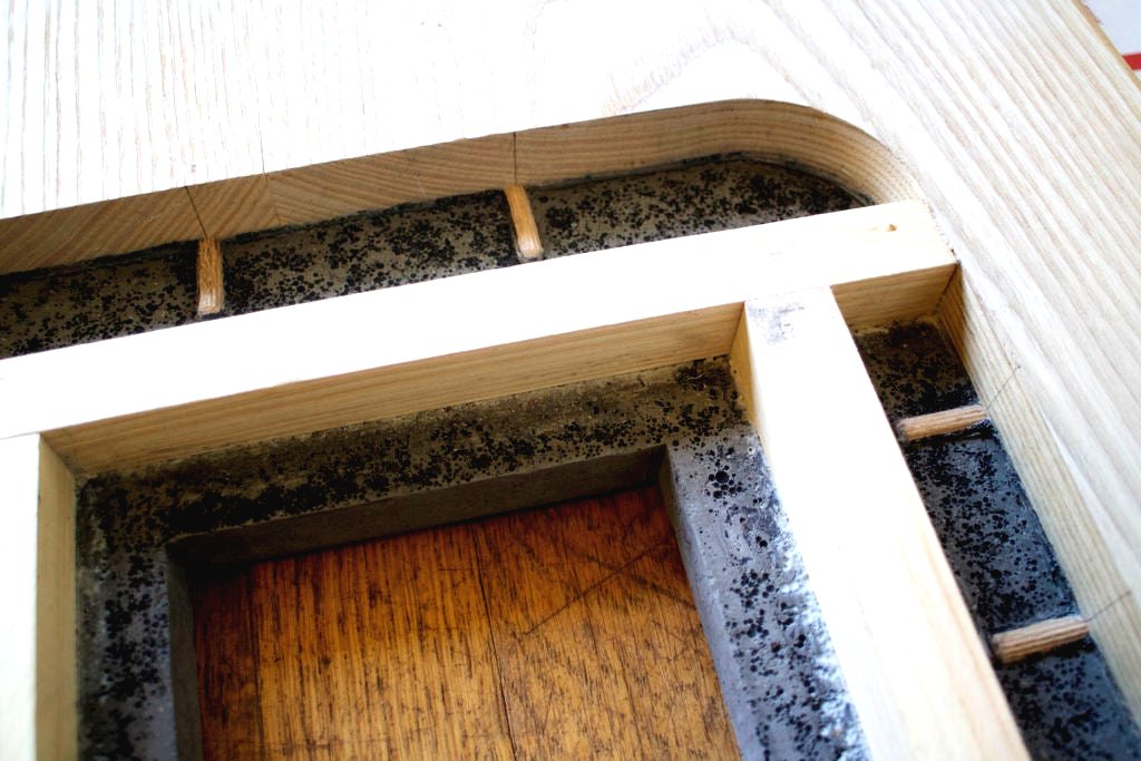 Столик с небольшим очагом в центре - фото 11