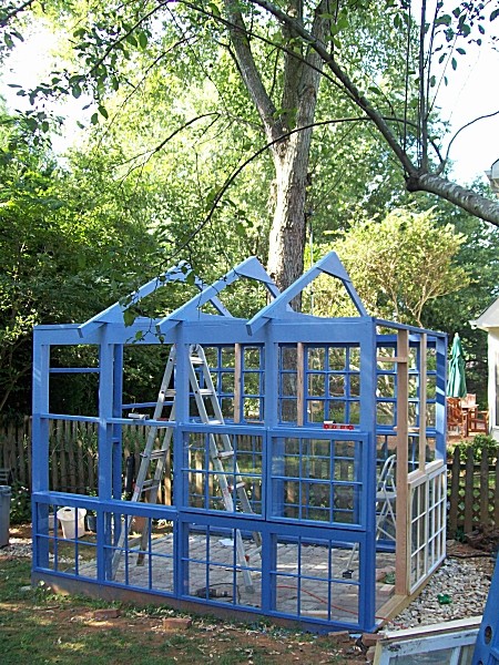 Оранжерея из старых окон - фото 4