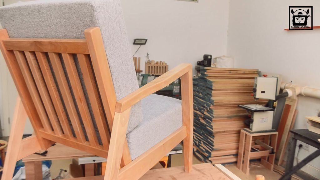 Современное кресло из дерева - фото 2