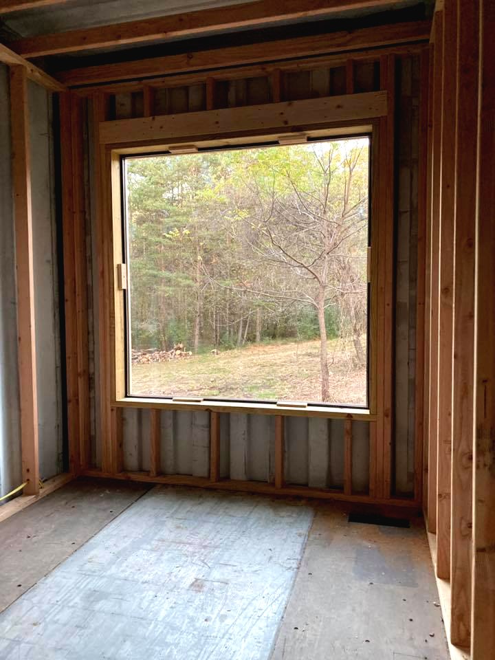 Интересный дом из морского контейнера - фото 14