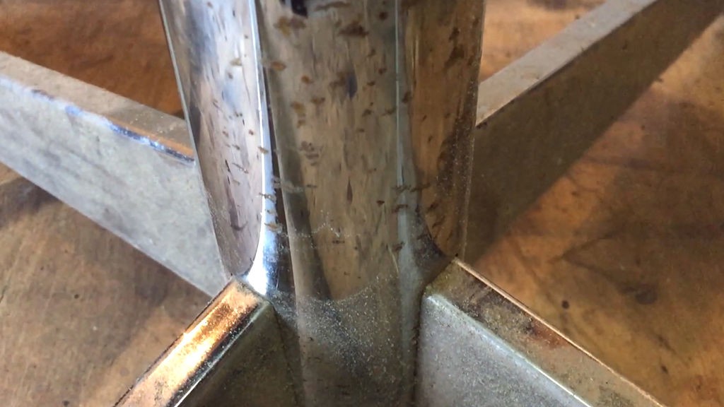 Необычное кресло из старой ванны - фото 18