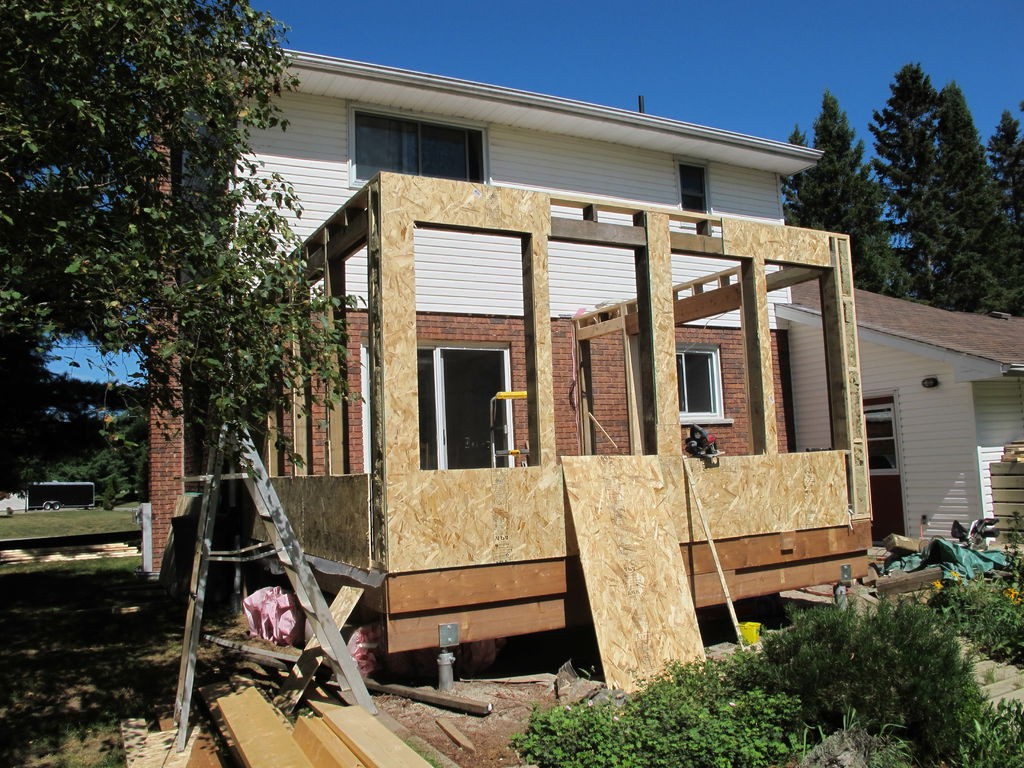 Закрытая солнечная веранда с дровяной печью - фото 11