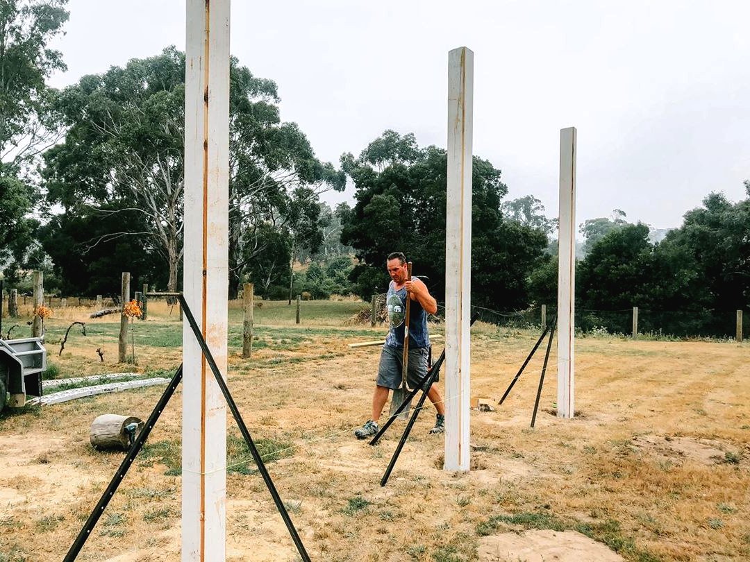 Красивая беседка из дерева для дачи - фото 3