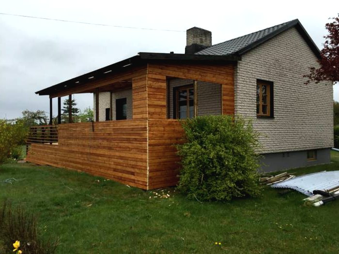 Закрытая веранда у дома - фото 15