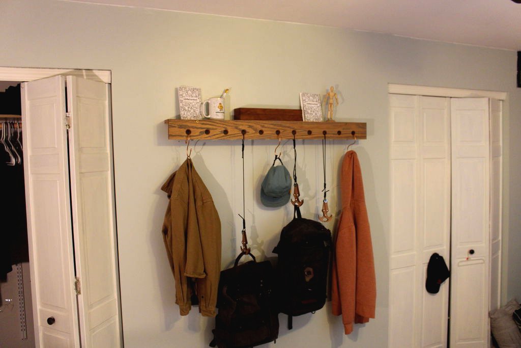 Настенная полка с крючками - фото 2