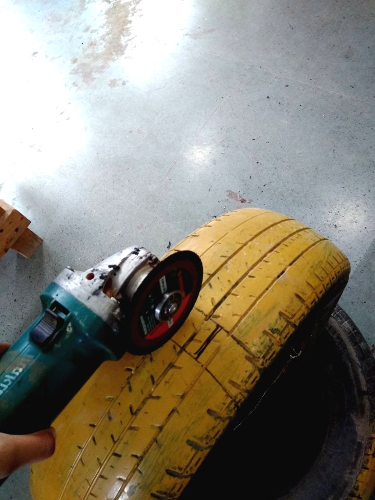 Скамья из автопокрышек - фото 2