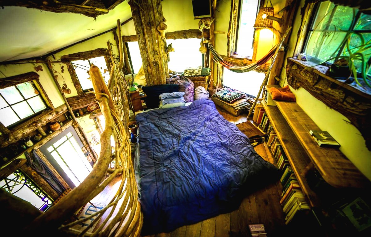 Оригинальный дом из дерева - фото 4