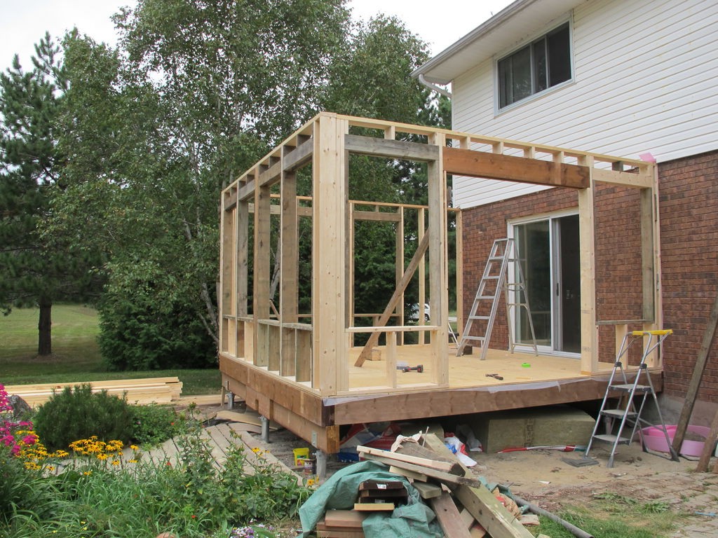 Закрытая солнечная веранда с дровяной печью - фото 10