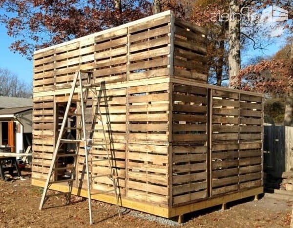 Мастерская построенная из поддонов - фото 4