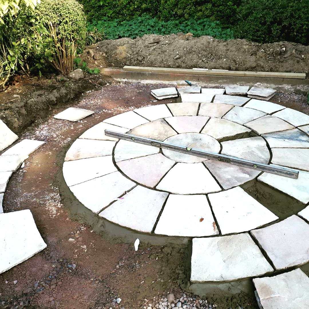 Необычное патио своими руками на даче - фото 7