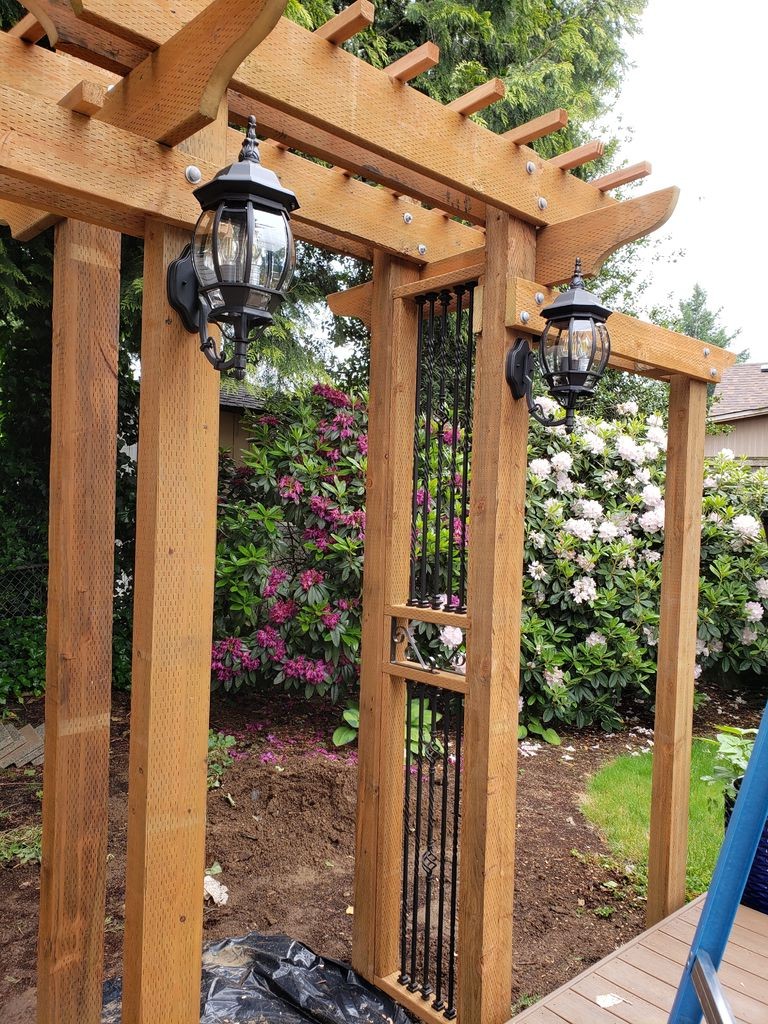 Арка из дерева с двойными качелями - фото 52