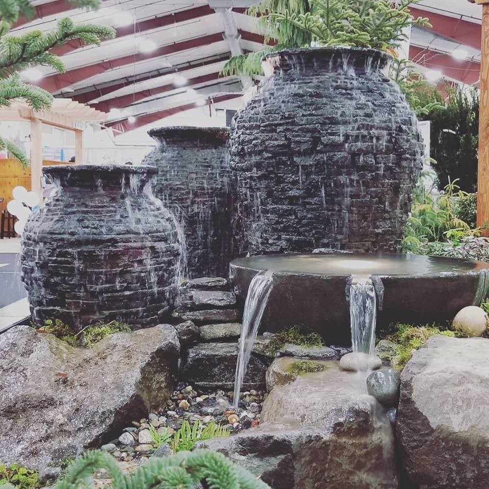 Оригинальный фонтан из каменных ваз - фото 10