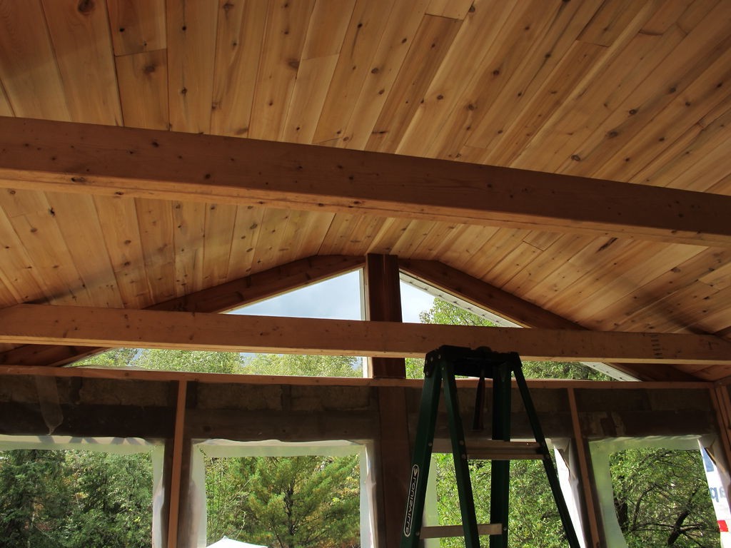 Закрытая солнечная веранда с дровяной печью - фото 25