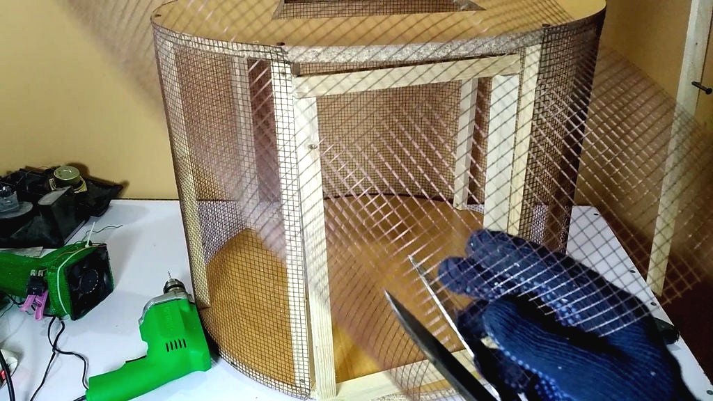 Деревянная клетка из старого стола - фото 13